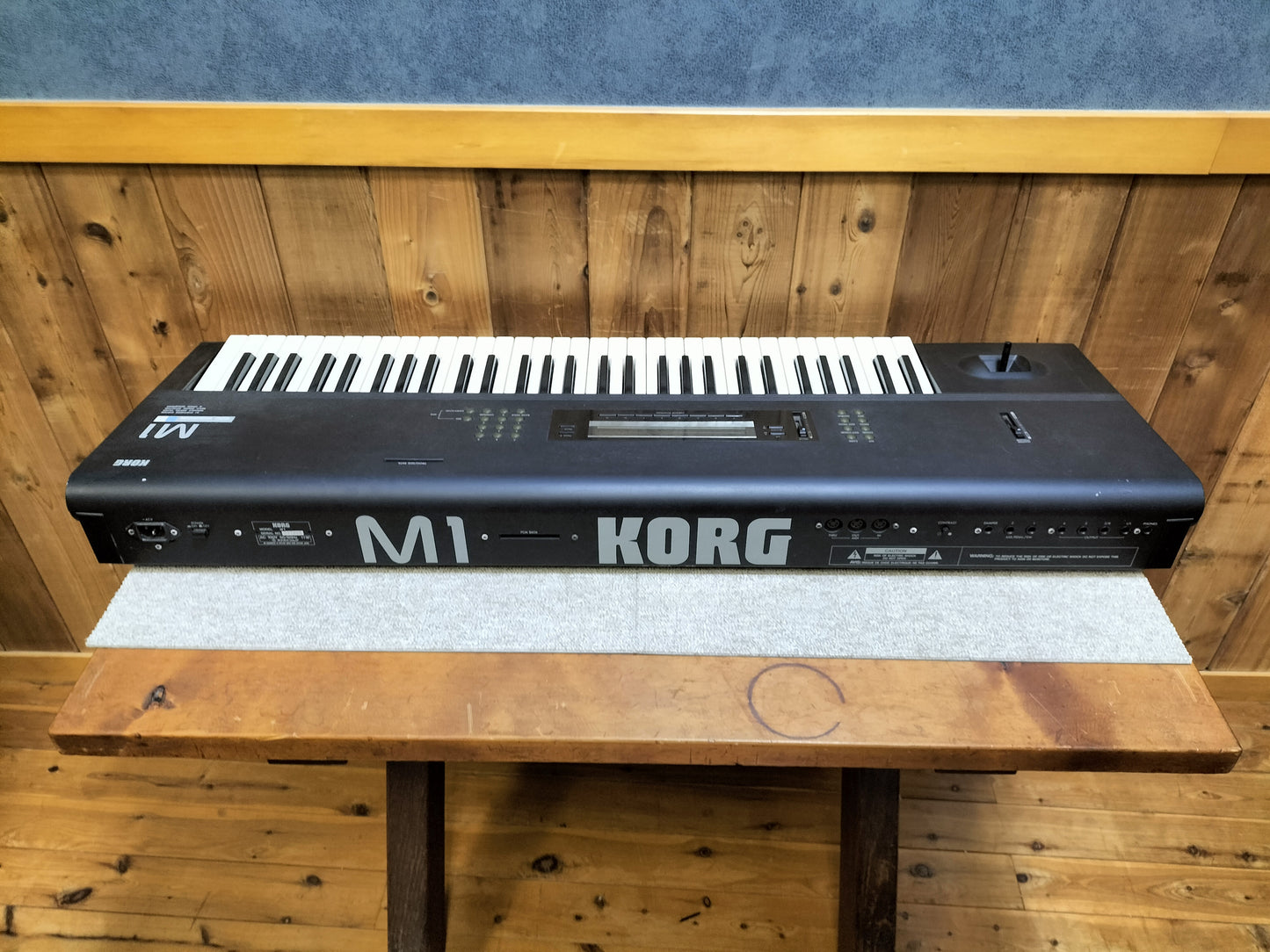 現状 KORG コルグ M1 シンセサイザー 24020403