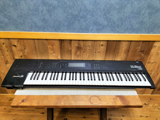 KORG コルグ 01Wpro シンセサイザー ハードケース付き 24020404