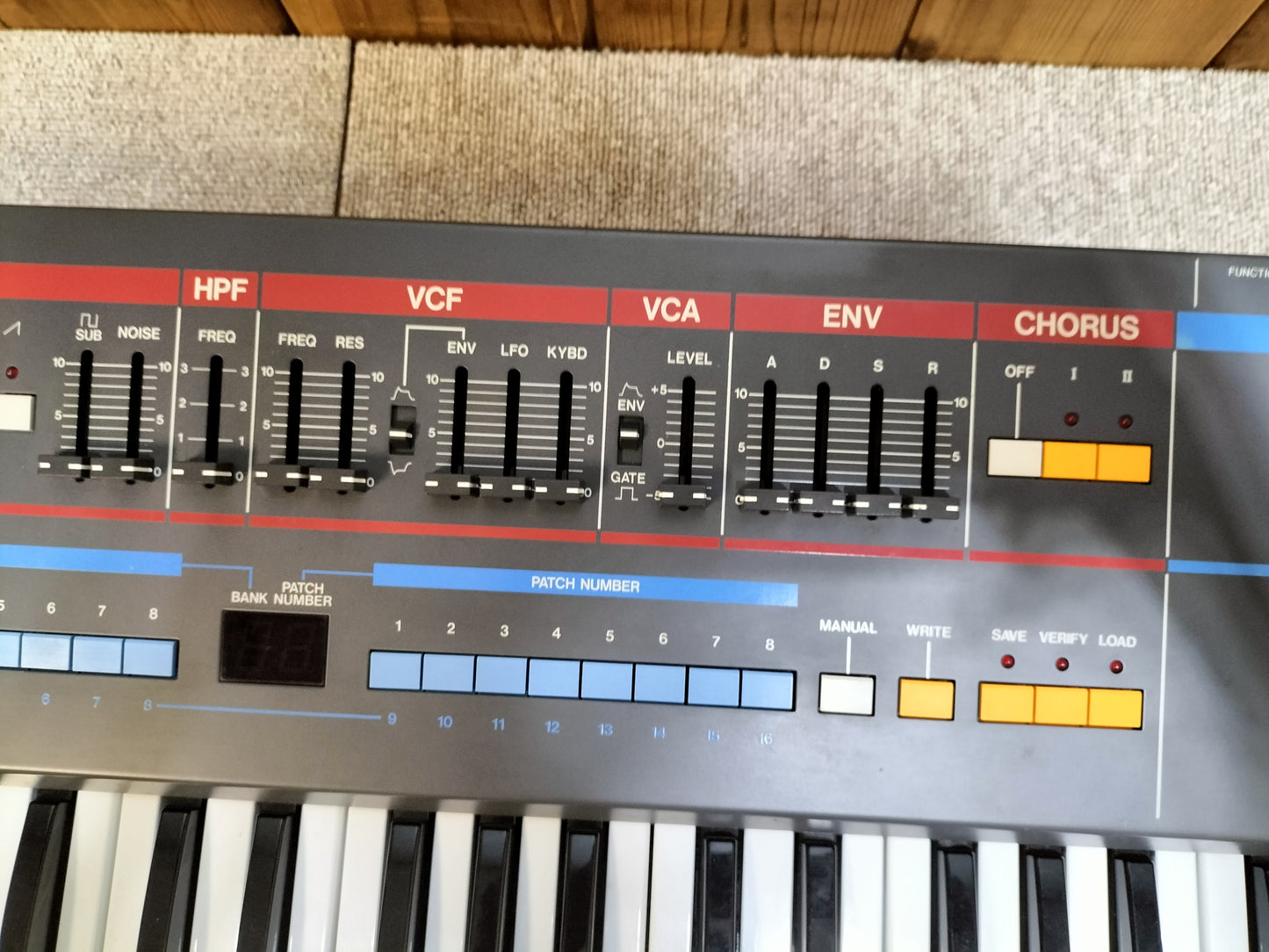現状品 Roland ローランド JUNO-106 シンセサイザー 24051702