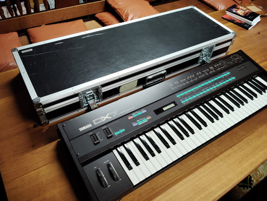 YAMAHA ヤマハ DX7 シンセサイザー ハードケース付 25060918