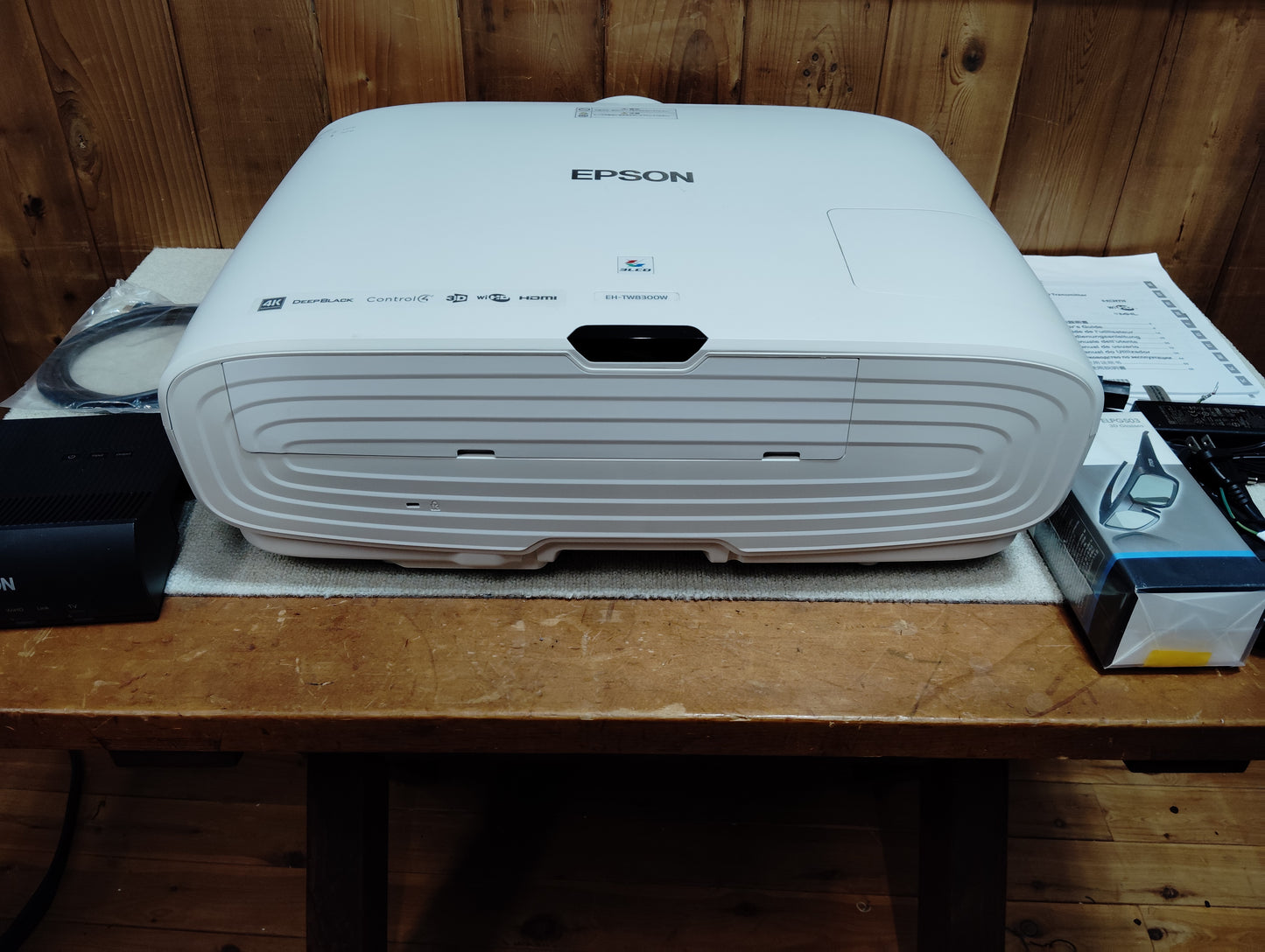 EPSON エプソン EH-TW8300W プロジェクター 26051501