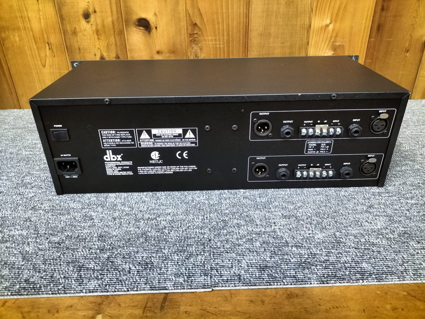 DBX 2231 2ch 31バンドグラフィックエコライザー