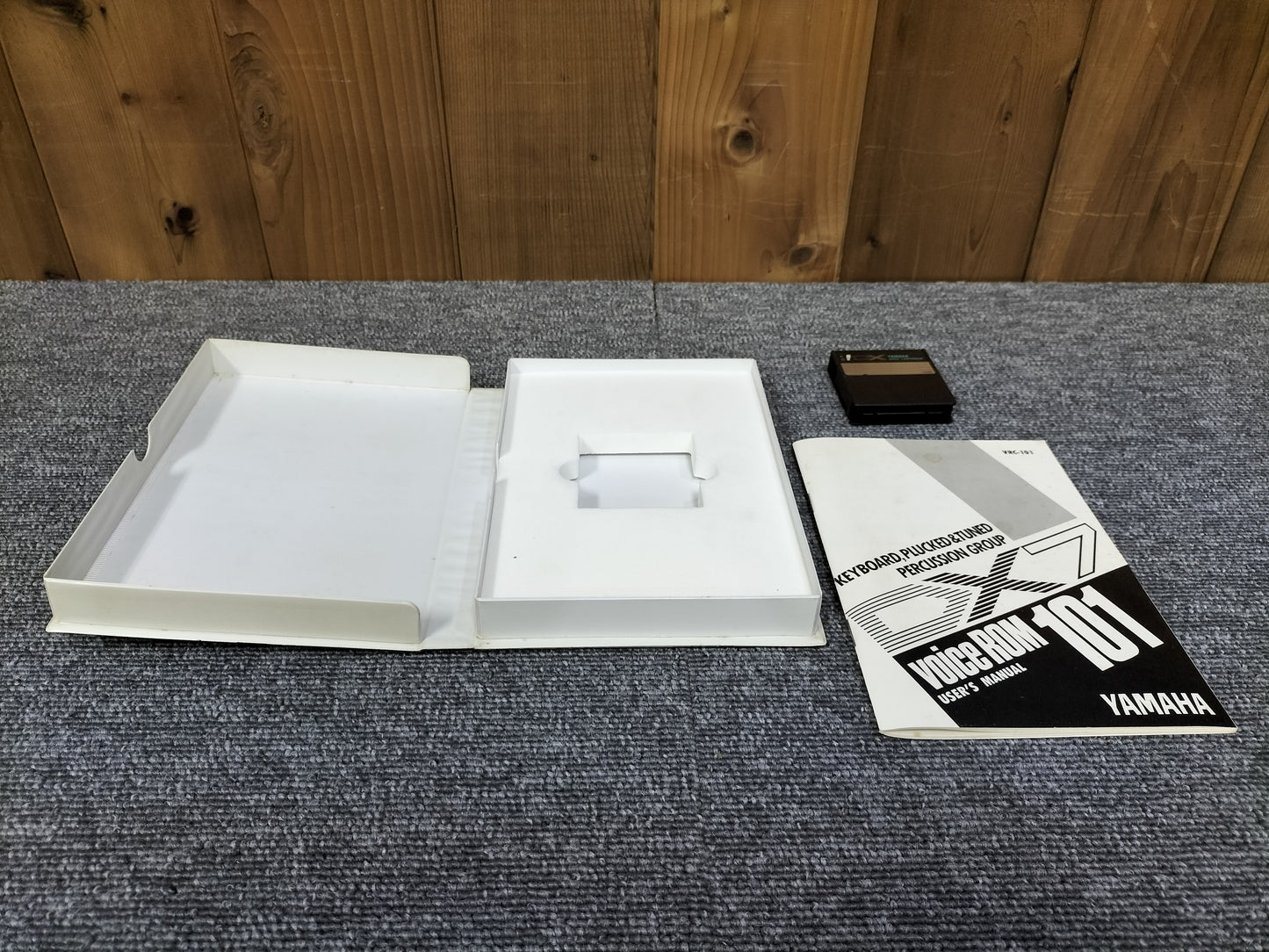 DX7カートリッジ VoiceROM 101 KEYBORD,PLUCKED&TUNRD PERCUSSION GROUPE DX7用音源 ケース付き O22071701