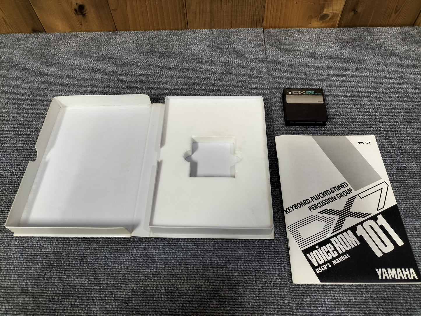 DX7カートリッジ VoiceROM 101 KEYBORD,PLUCKED&TUNRD PERCUSSION GROUPE DX7用音源 ケース付き O22071702