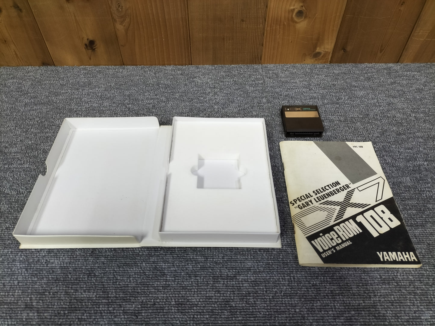 DX7カートリッジ VoiceROM 108 SPECIAL SELECTION”GARY LEUENBERGER DX7用音源 ケース付き O22071707