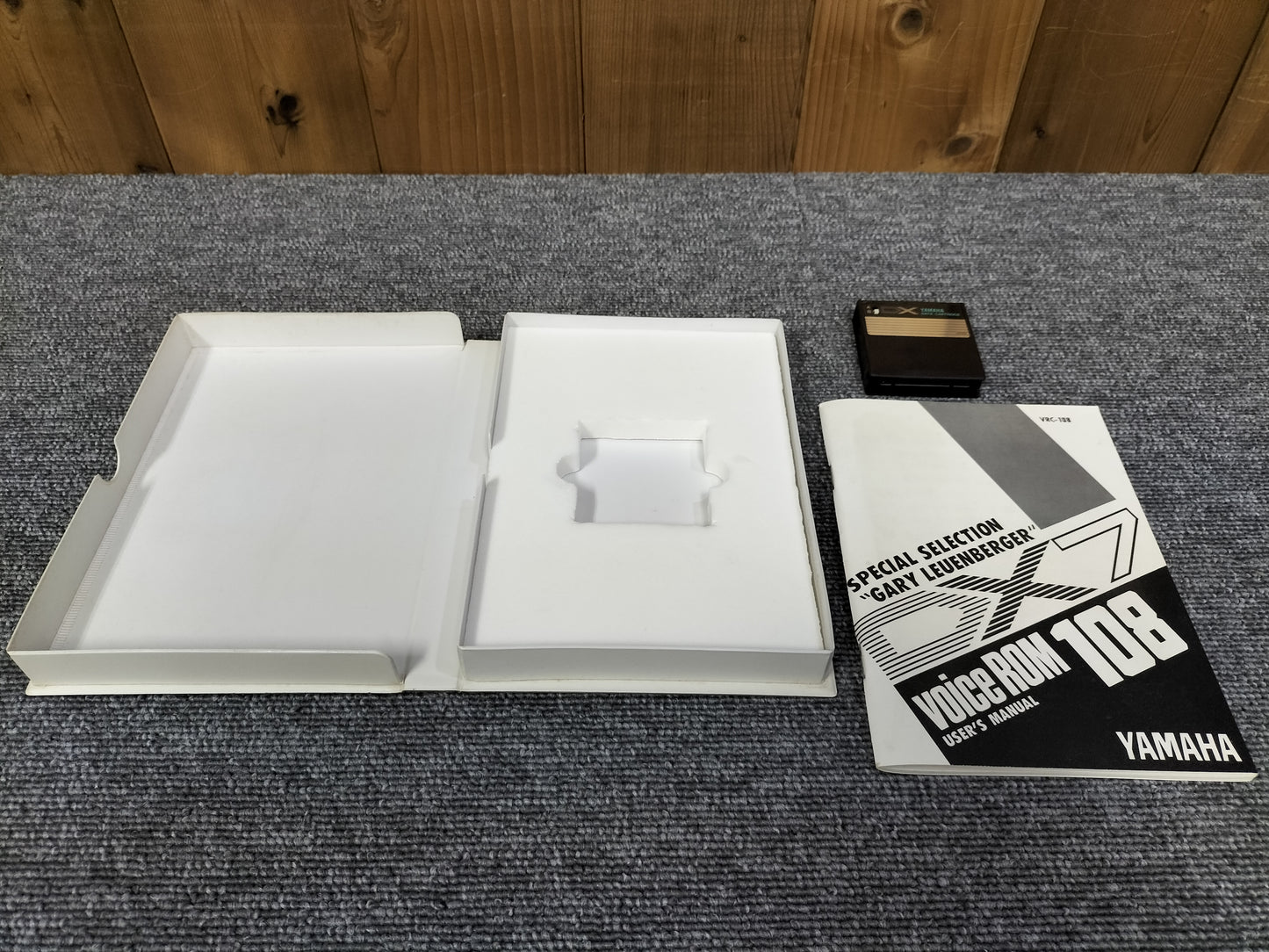 DX7カートリッジ VoiceROM 108 SPECIAL SELECTION”GARY LEUENBERGER DX7用音源 ケース付き O22071708