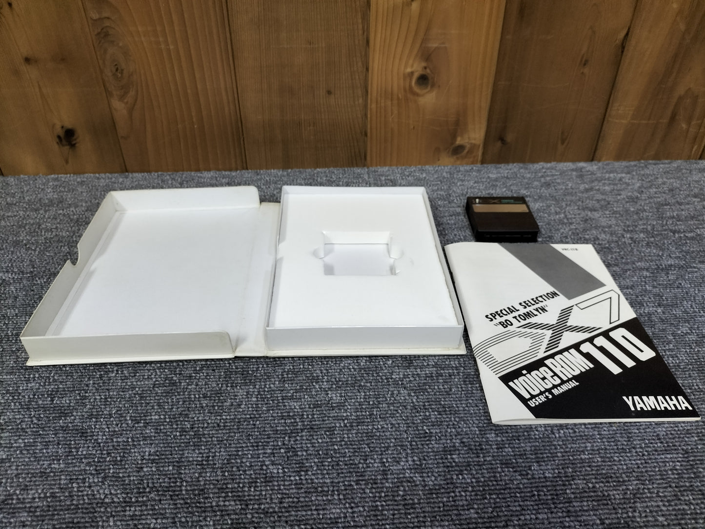 DX7カートリッジ VoiceROM 110 SPECIAL SELECTION“BO TOMLYN” DX7用音源 ケース付き O22071711
