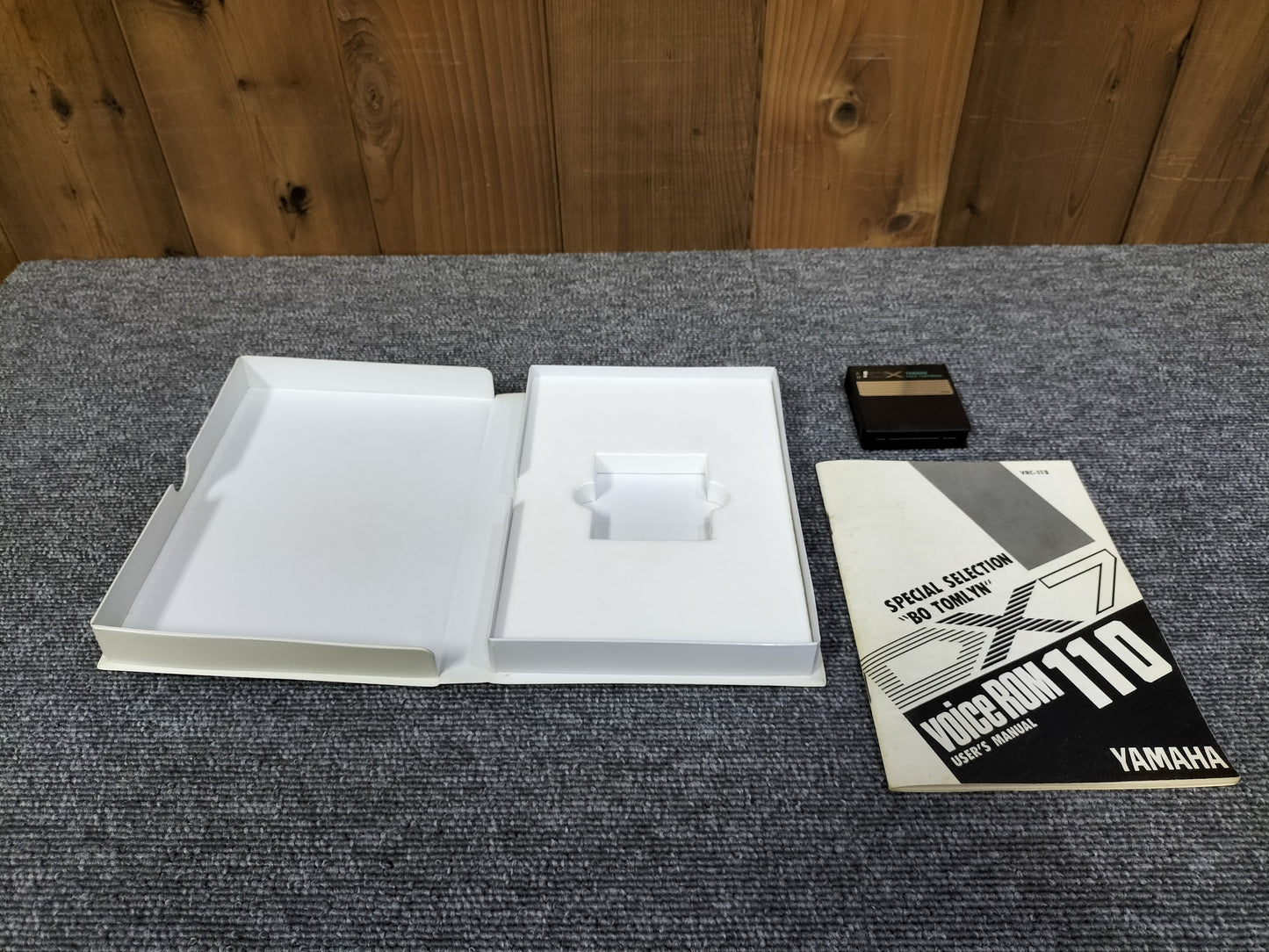 DX7カートリッジ VoiceROM 110 SPECIAL SELECTION“BO TOMLYN” DX7用音源 ケース付き O22071712