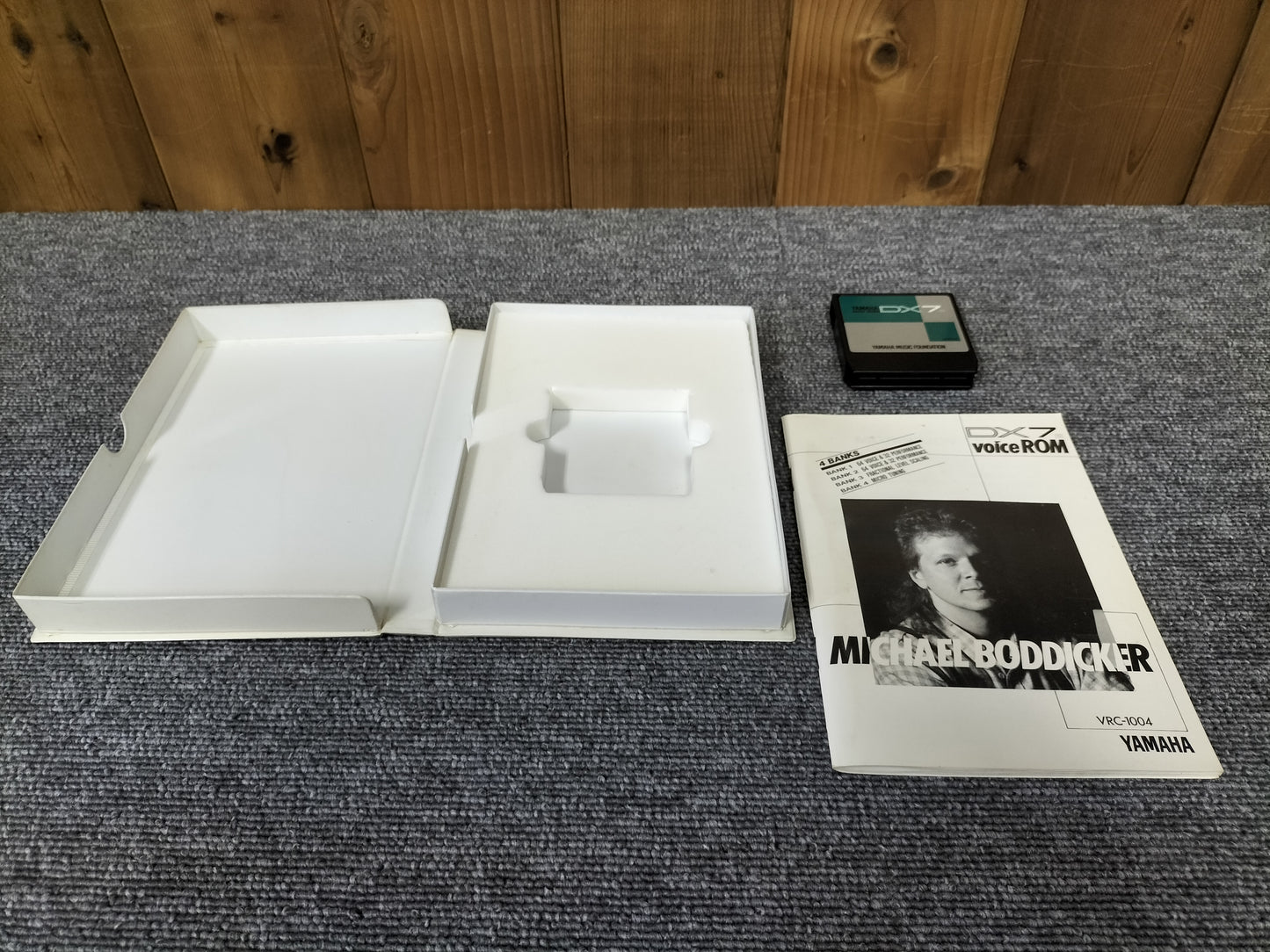 DX7IIカートリッジ VRC-1004 DX7II VoiceROM MICHAEL BODDICKER DX7II用音源 ケース付き O22071809