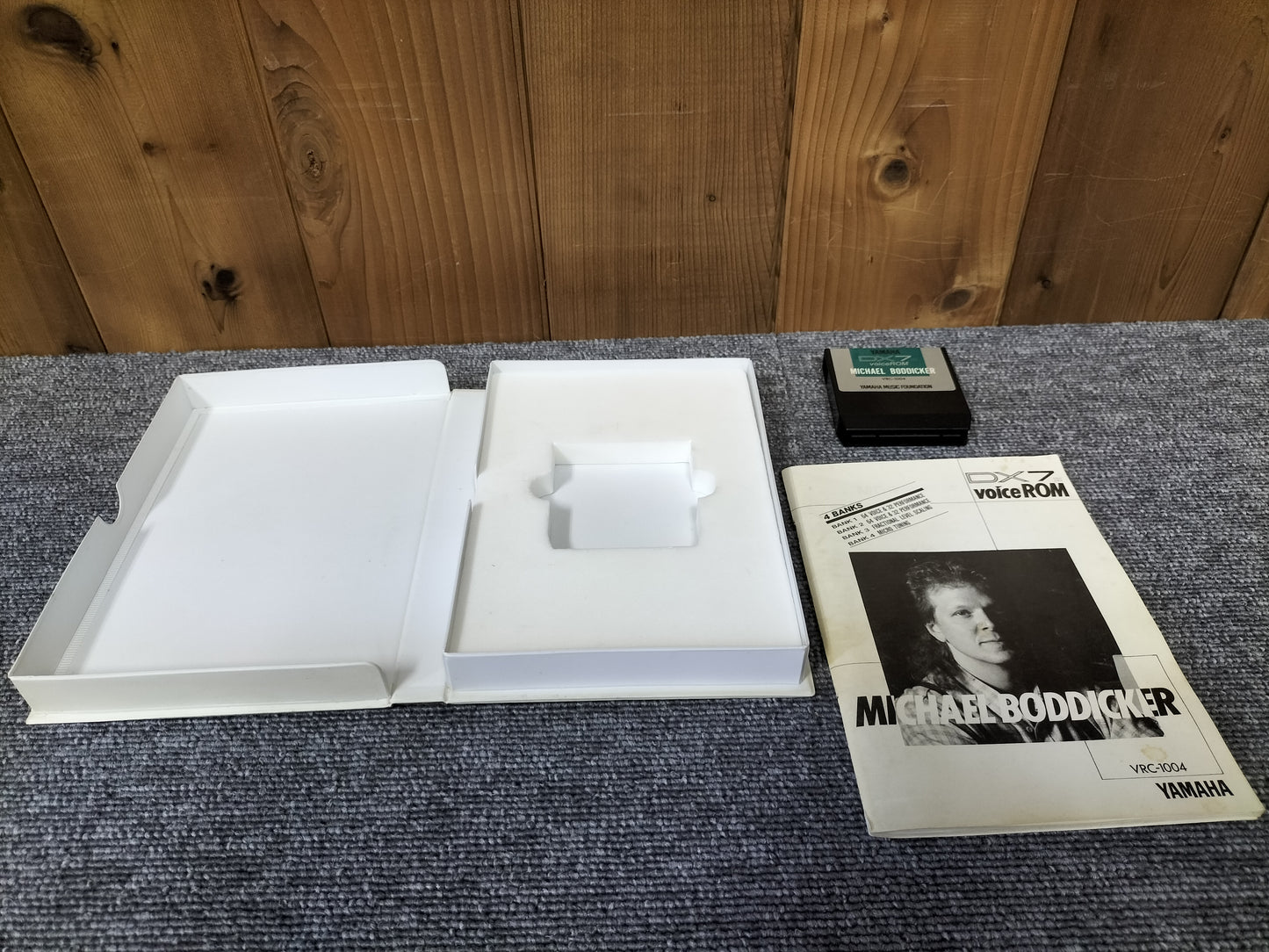 DX7IIカートリッジ VRC-1004 DX7II VoiceROM MICHAEL BODDICKER DX7II用音源 ケース付き O22071810