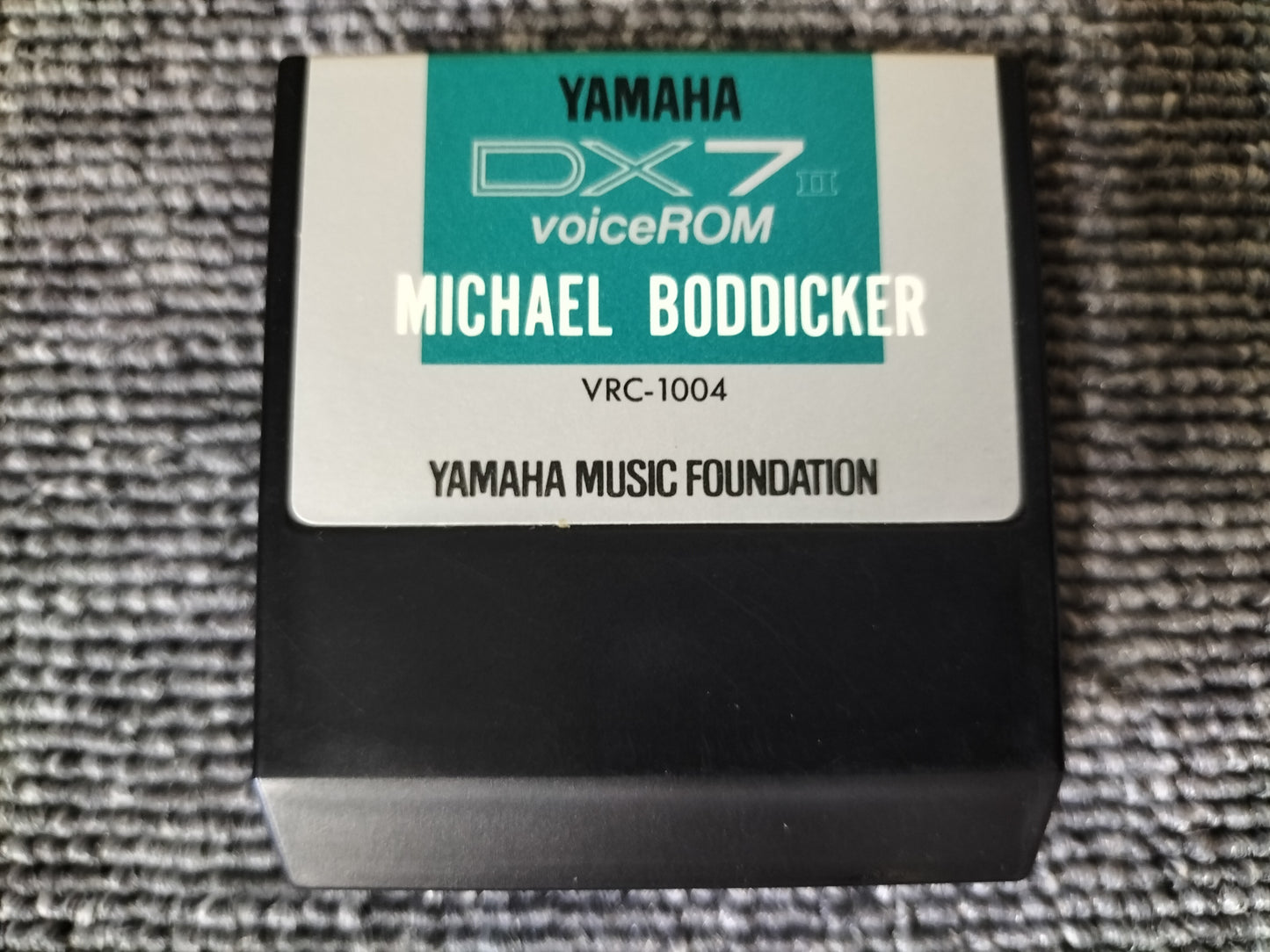 DX7IIカートリッジ VRC-1004 DX7II VoiceROM MICHAEL BODDICKER DX7II用音源 ケース付き O22071810