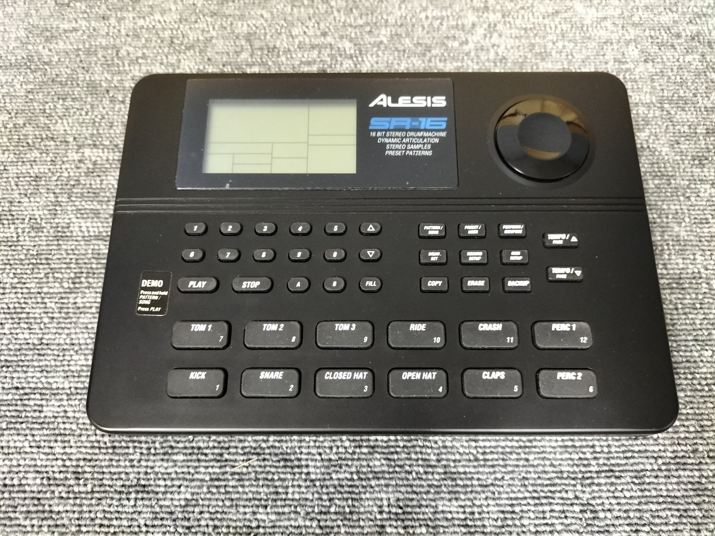 ALESIS アレシス SR-16 リズムマシン ドラムマシン 22072103
