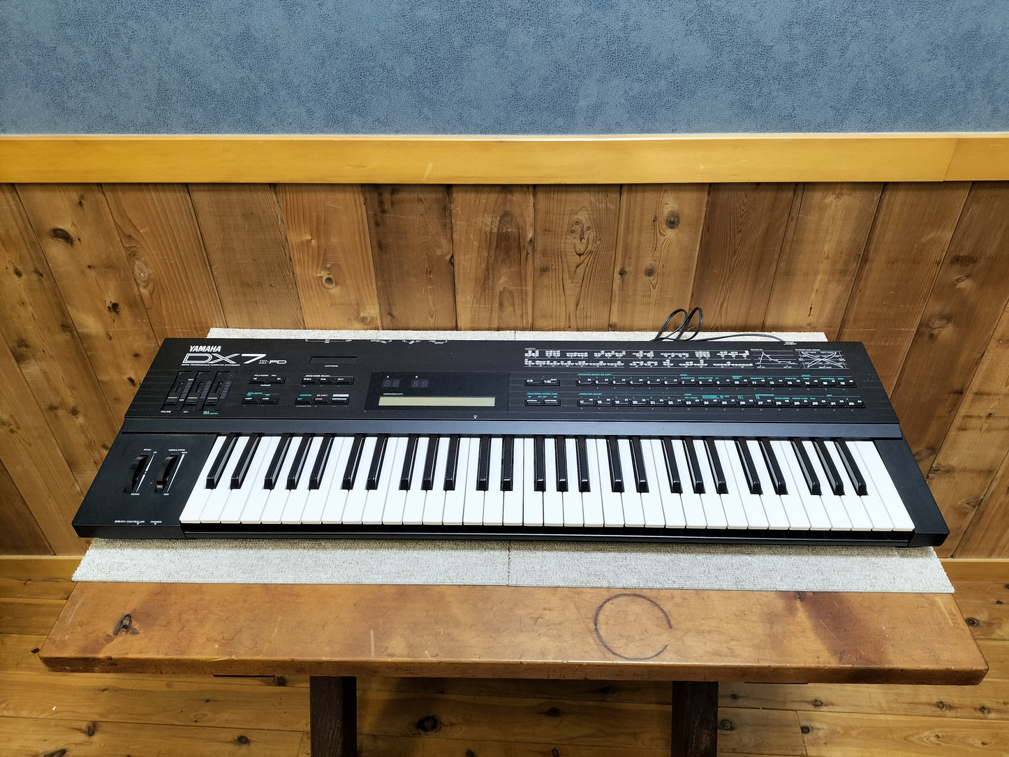 YAMAHA　ヤマハ　DX7II-FD　シンセサイザー　ハードケース付き   24020401