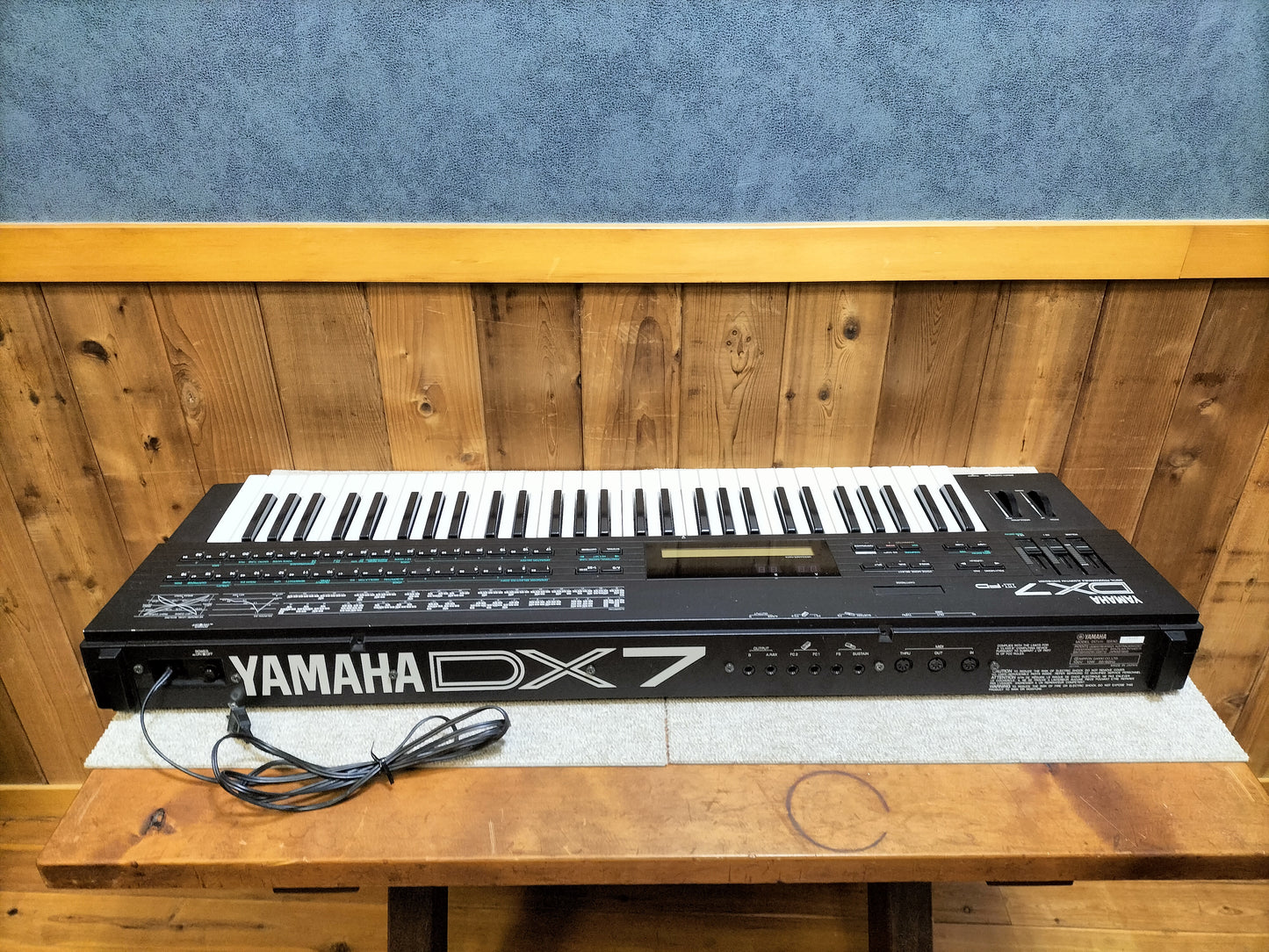 YAMAHA　ヤマハ　DX7II-FD　シンセサイザー　ハードケース付き   24020401