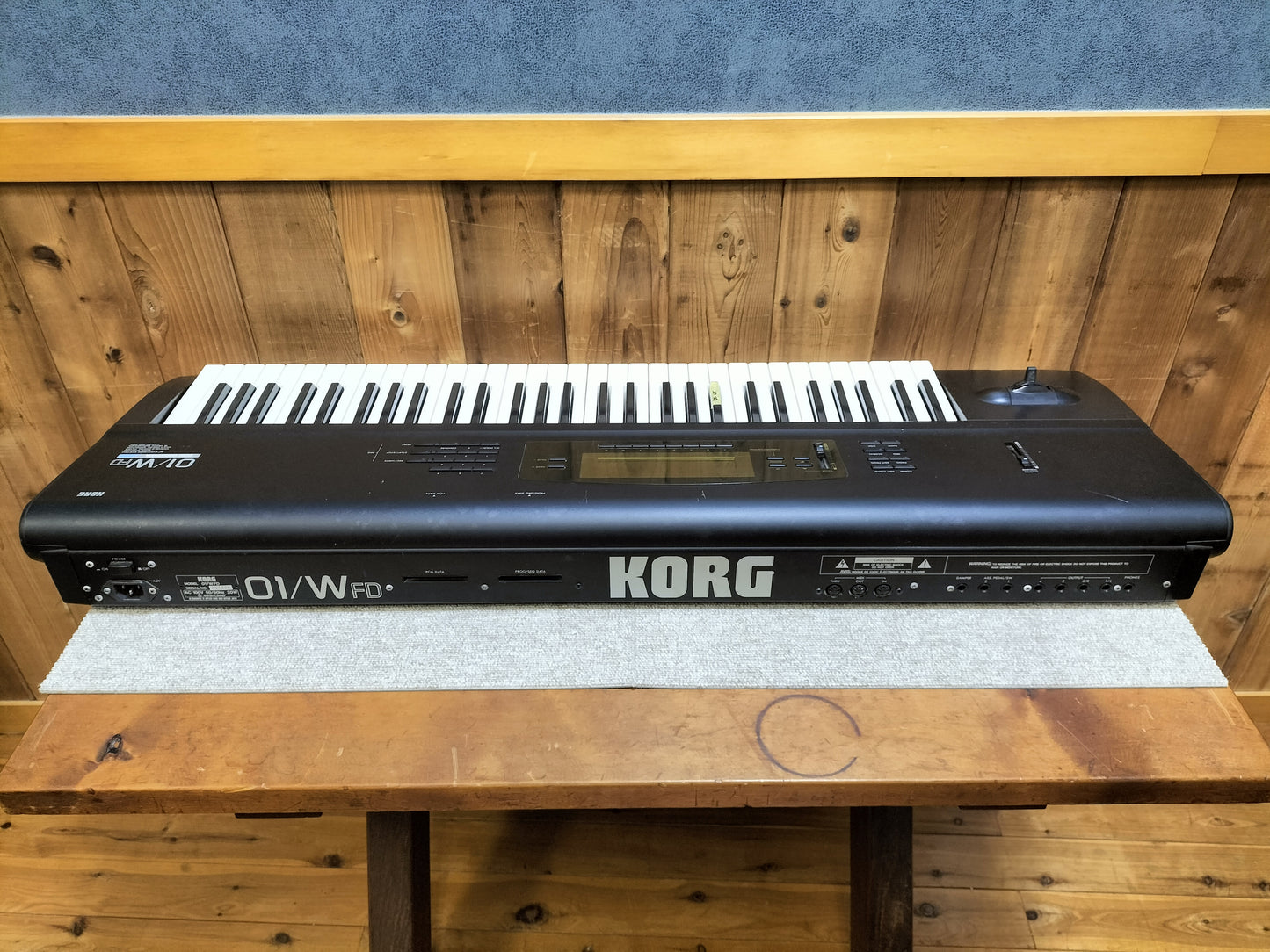 ジャンク　KORG　コルグ　01W FD　シンセサイザー　ハードケース付き   24020406