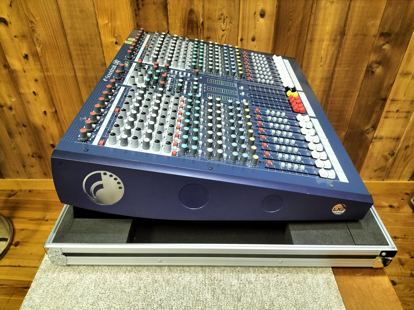 Soundcraft　サウンドクラフト　LX7II　16chミキサー   ハードケース付 23061130