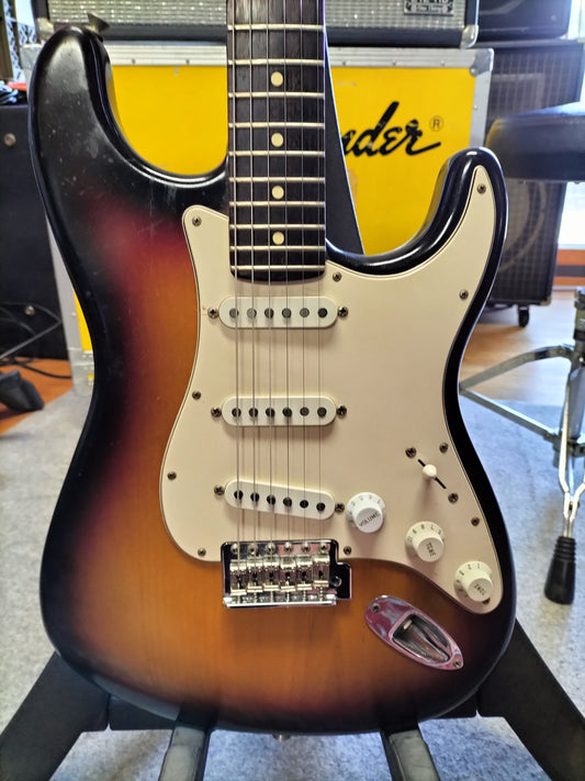 Fender USA Highway 1 Stratocaster 24050901