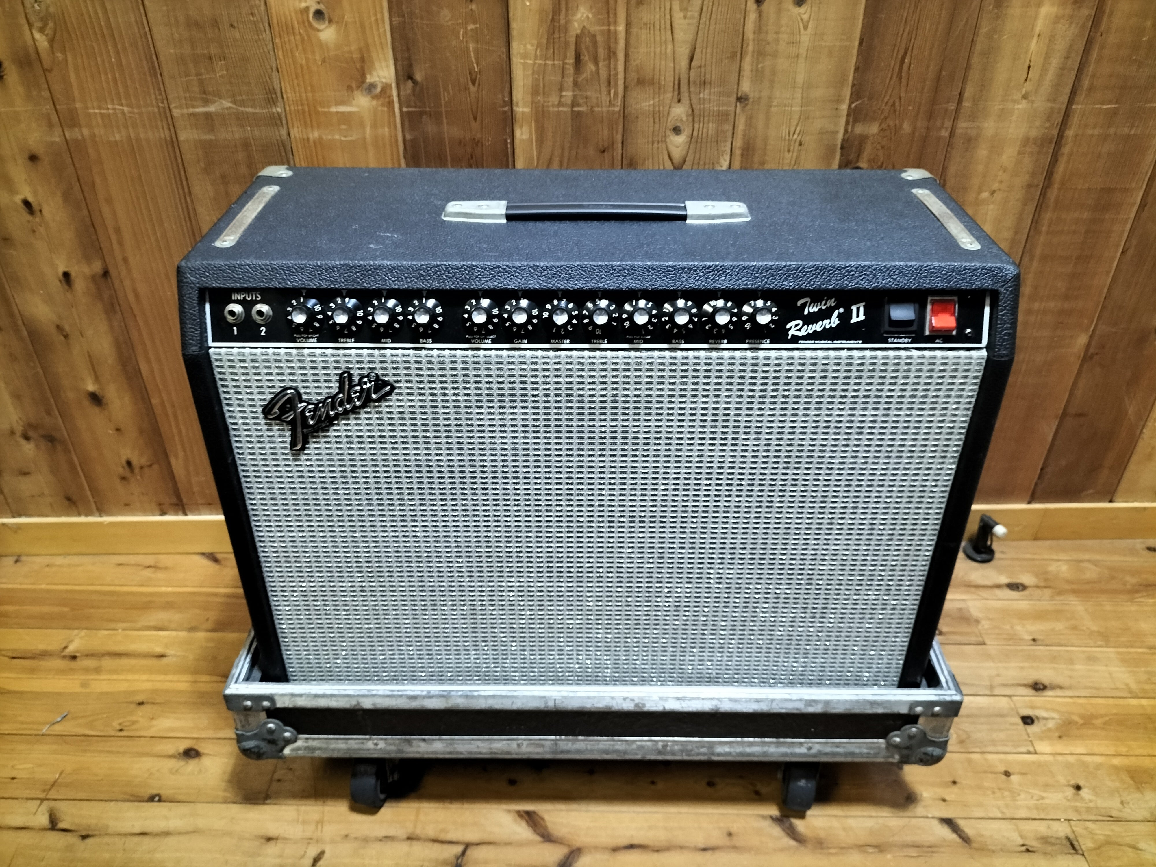 Fender フェンダー TWIN REVERBII ツインリバーブ２ ギターアンプ ハードケース付 24090107 – Village Audio