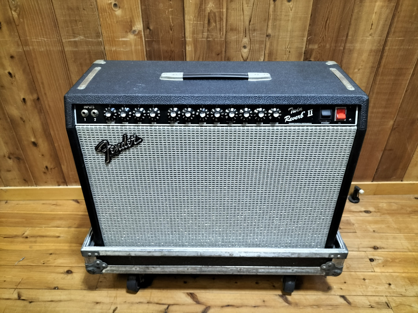 Fender　フェンダー　TWIN　REVERBII　ツインリバーブ２　ギターアンプ  ハードケース付 24090107