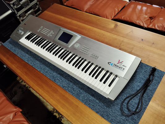 KORG コルグ TRINITY V3 pro シンセサイザー ハードケース付   25070120