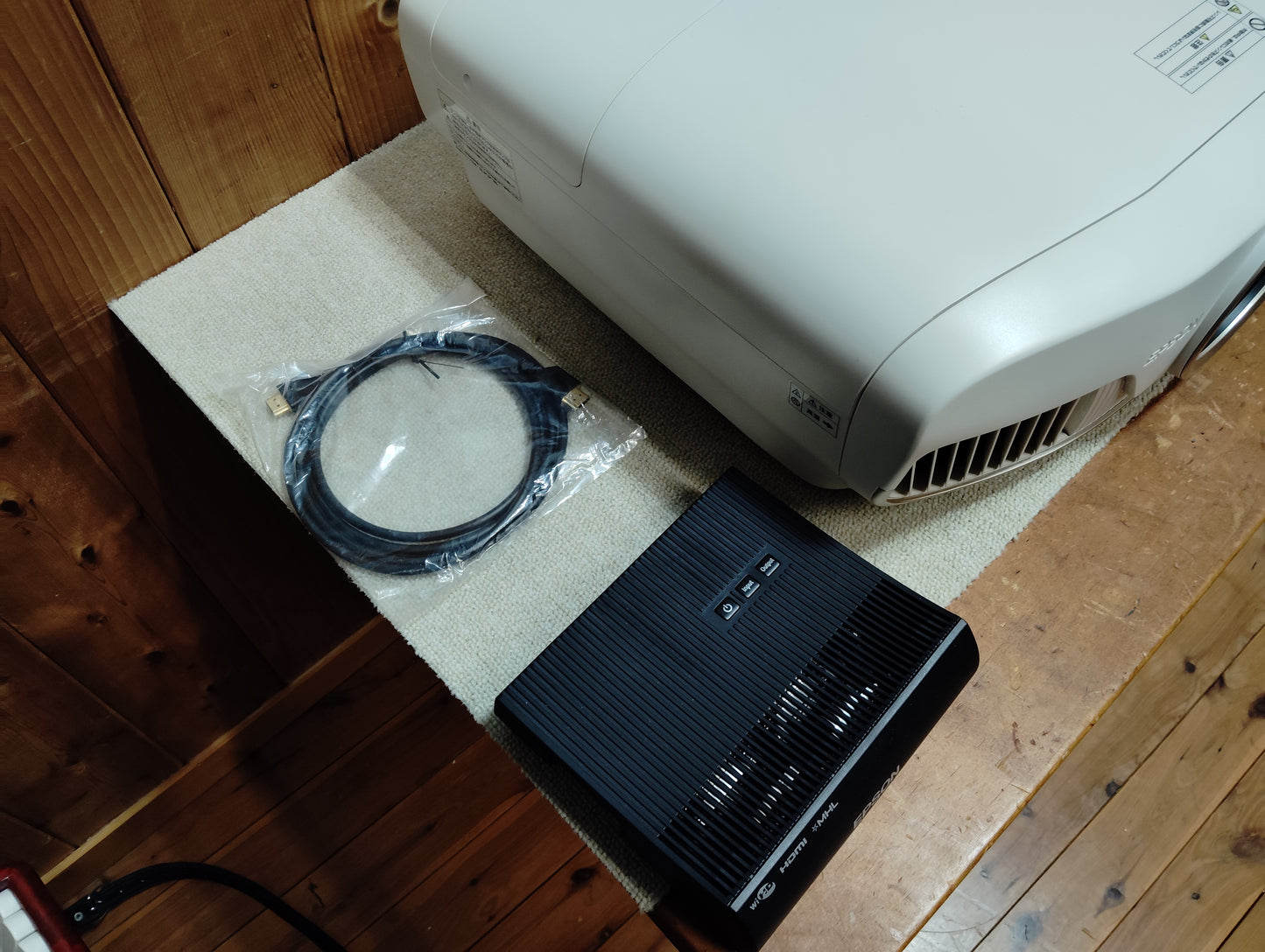 EPSON　エプソン　EH-TW8300W　プロジェクター   26051501