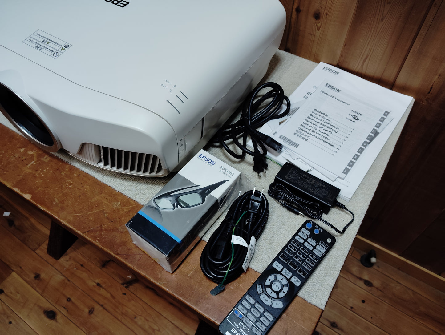 EPSON　エプソン　EH-TW8300W　プロジェクター   26051501