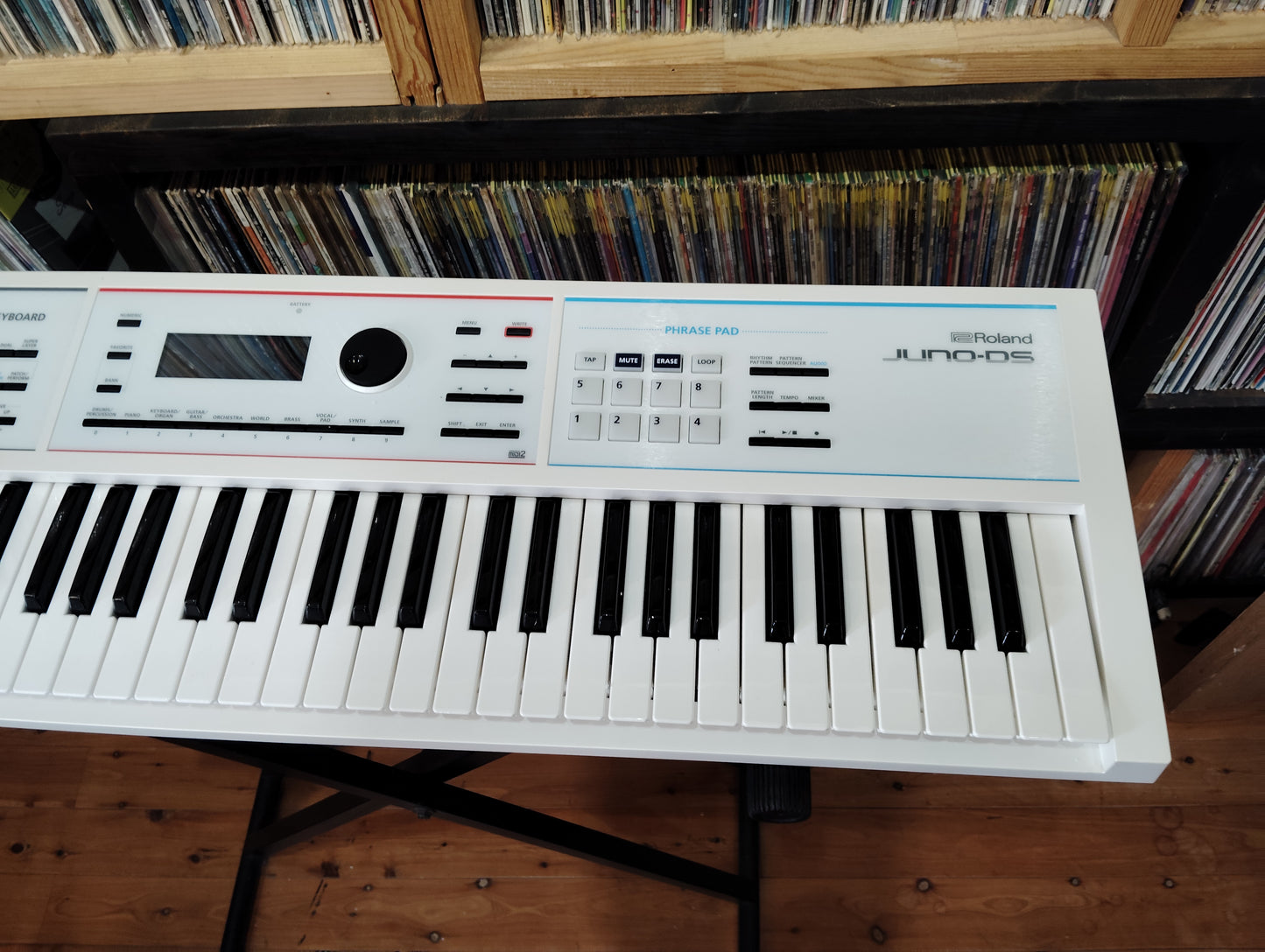 Roland　ローランド　JUNODS　61W　シンセサイザー   26052403