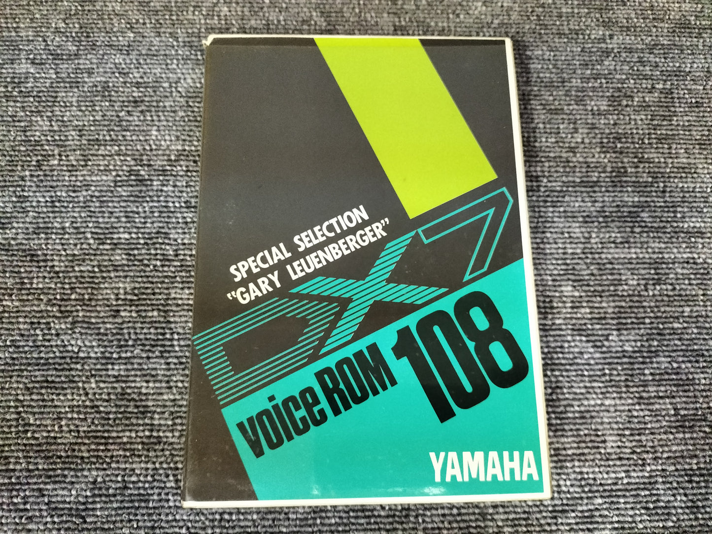 DX7カートリッジ　VoiceROM 108　 SPECIAL SELECTION”GARY LEUENBERGER　DX7用音源　ケース付き　O22071707