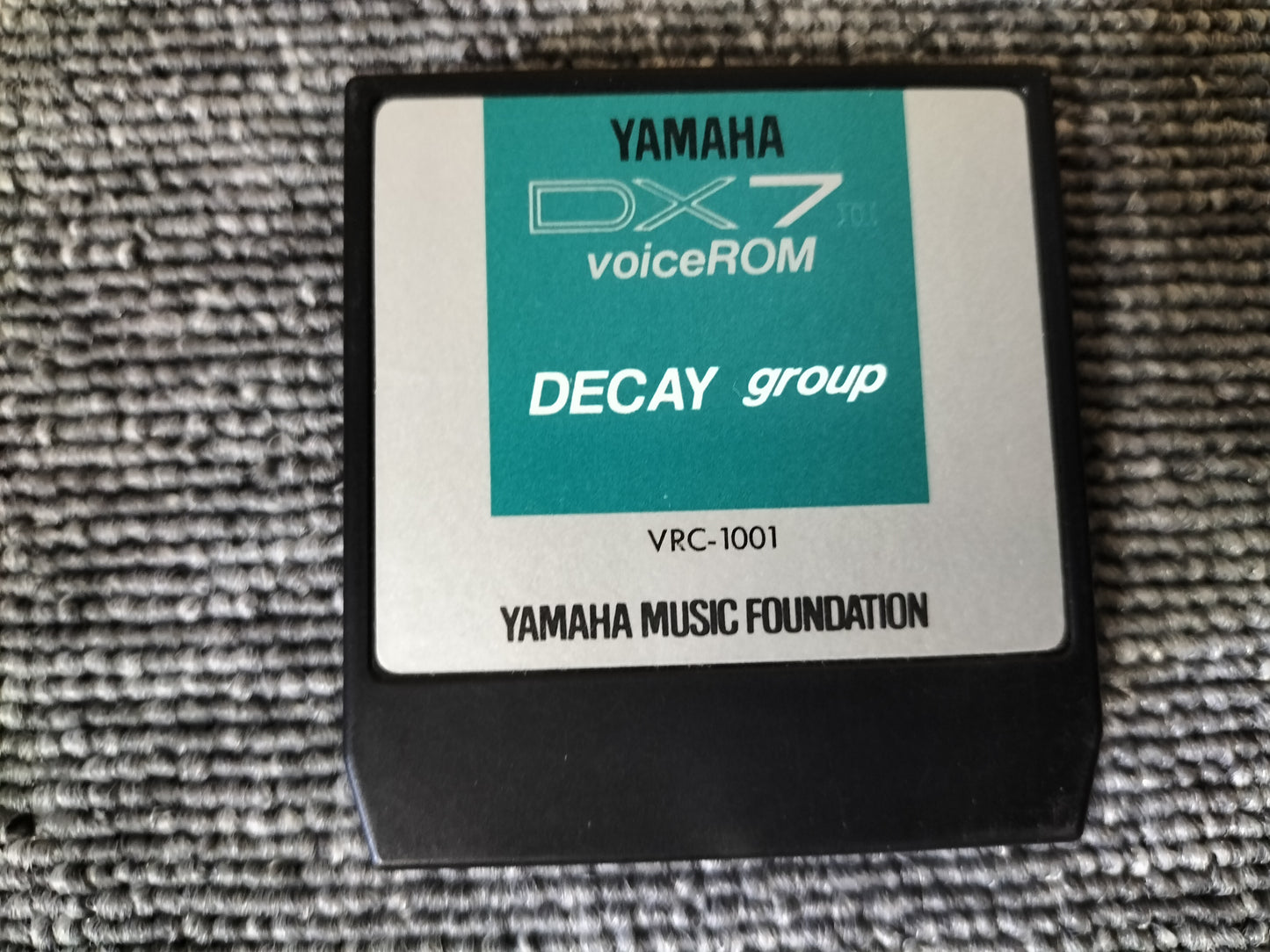 DX7IIカートリッジ　VRC-1001　DX7II VoiceROM 　DX7II用音源　ケース付き　O22071806