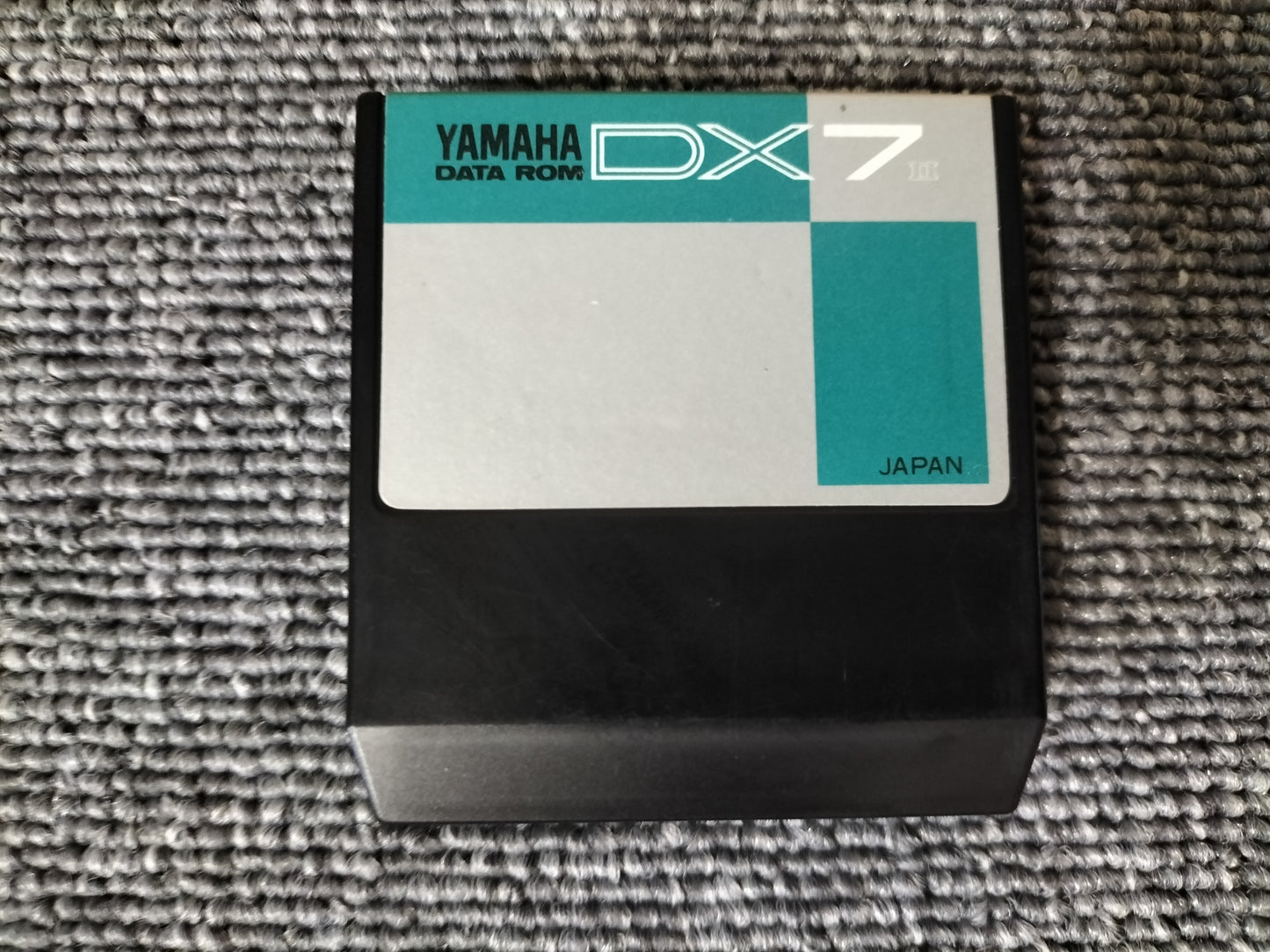 DX7IIカートリッジ　VRC-1003　DX7II VoiceROM 　PERCUSSION＆S.E. group　DX7II用音源　ケース付き　O22071808