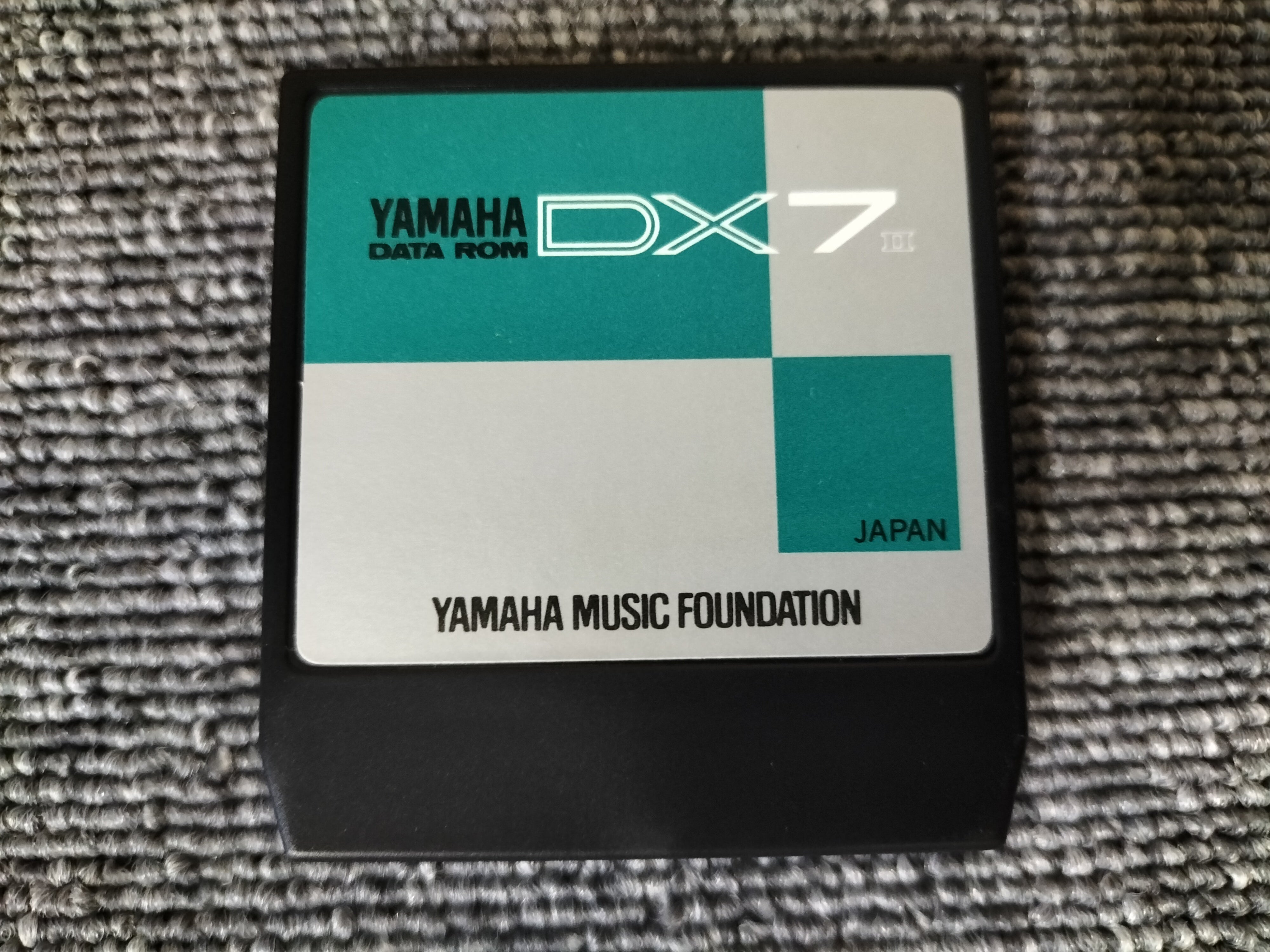 DX7IIカートリッジ VRC-1004 DX7II VoiceROM MICHAEL BODDICKER DX7II用音源 ケース付き –  Village Audio