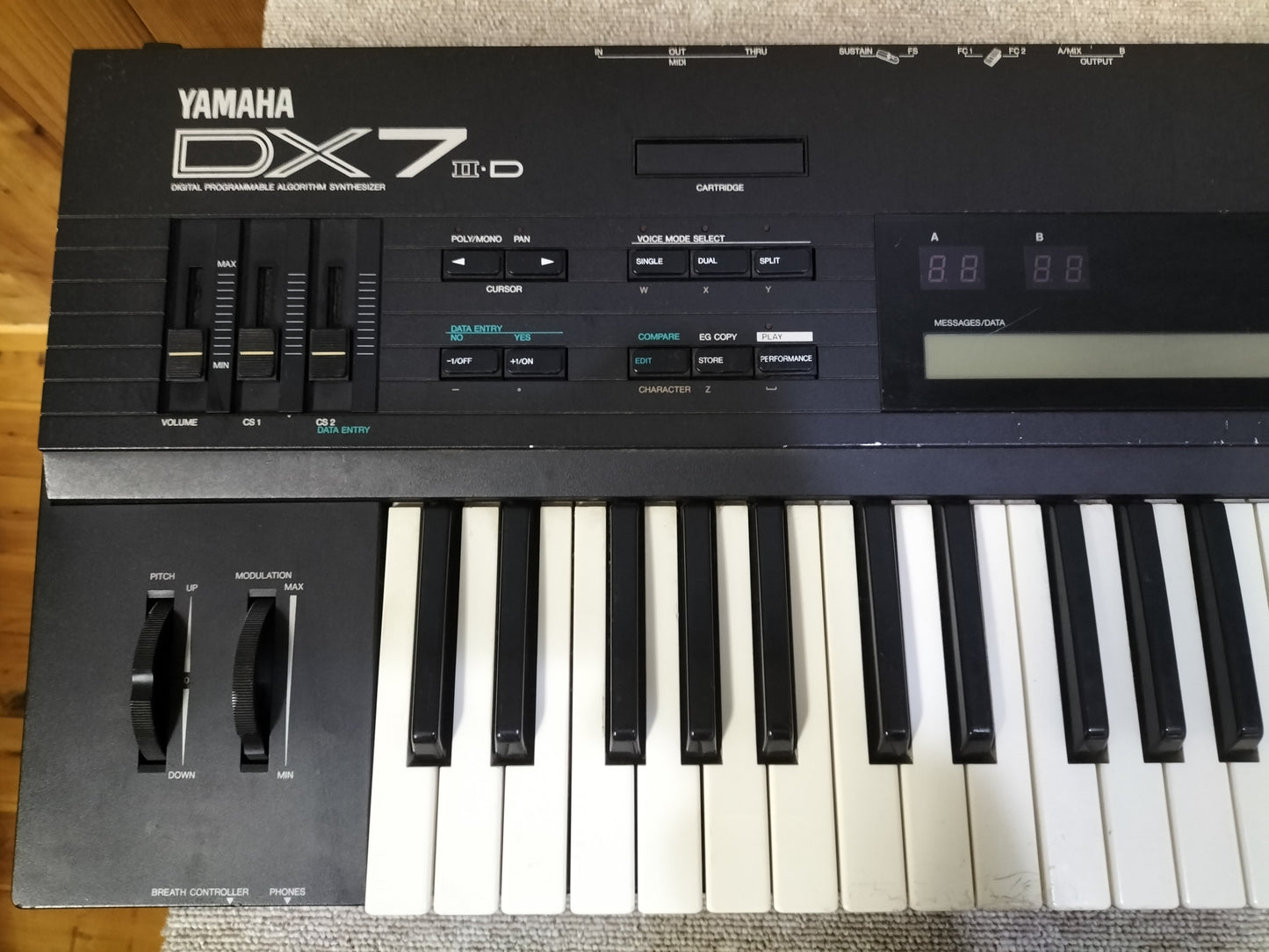 YAMAHA　ヤマハ　DX7II-D　シンセサイザー　  ソフトケース付き 23042001